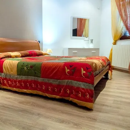 With 4 Bedrooms In With Wonderful Mountain View Furnished Garden And Wifi * Potenza