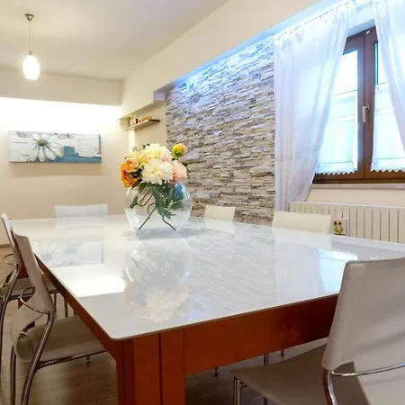With 4 Bedrooms In With Wonderful Mountain View Furnished Garden And Wifi * Potenza