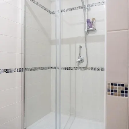 With 4 Bedrooms In With Wonderful Mountain View Furnished Garden And Wifi * Potenza