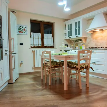 With 4 Bedrooms In With Wonderful Mountain View Furnished Garden And Wifi