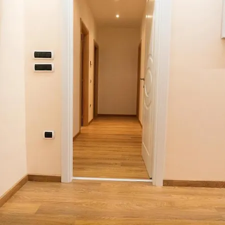 With 4 Bedrooms In With Wonderful Mountain View Furnished Garden And Wifi Apartment *