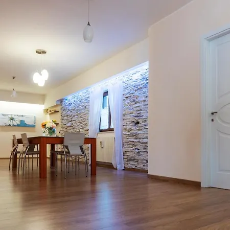 With 4 Bedrooms In With Wonderful Mountain View Furnished Garden And Wifi